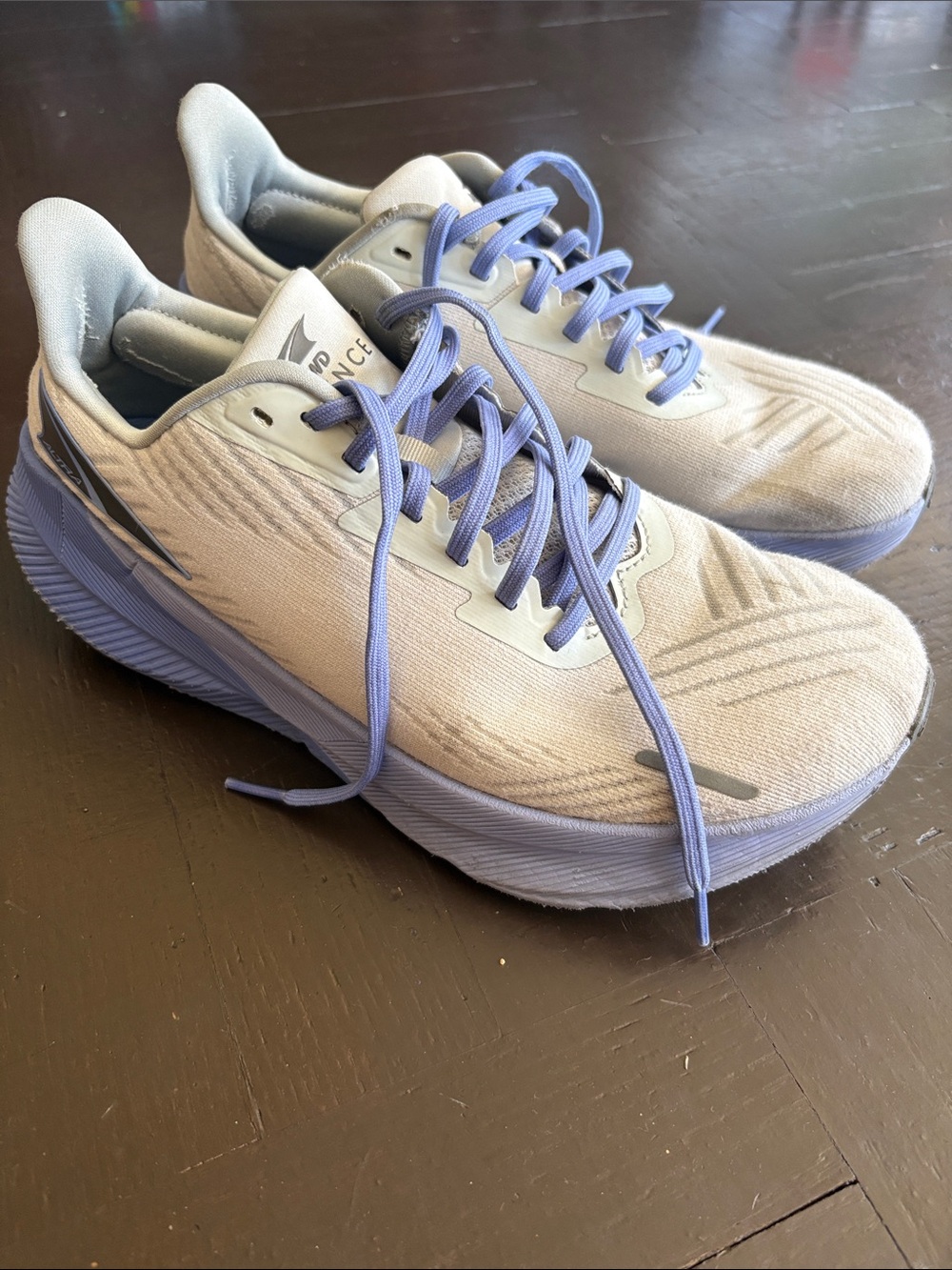 Altra FWD Experience Light Gray Trainers with Lavender Laces